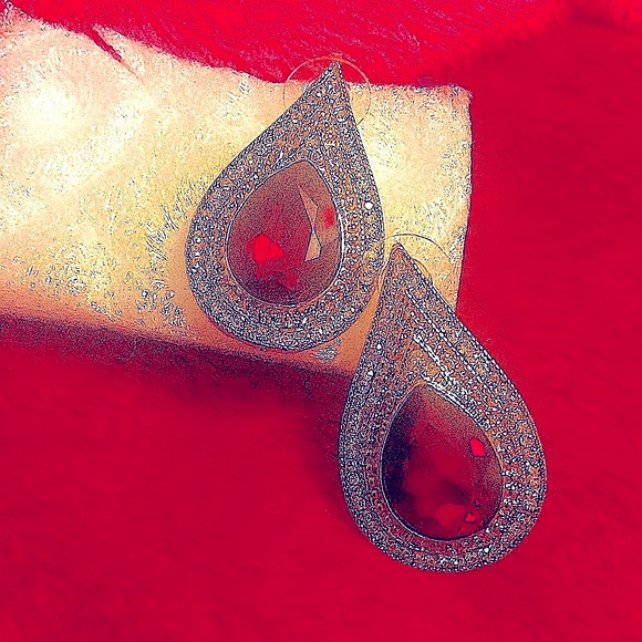 Red crystal earrings/necklace set pierced Bling Pavé Sparkly gold Betsey Johnson - Picture 3 of 16